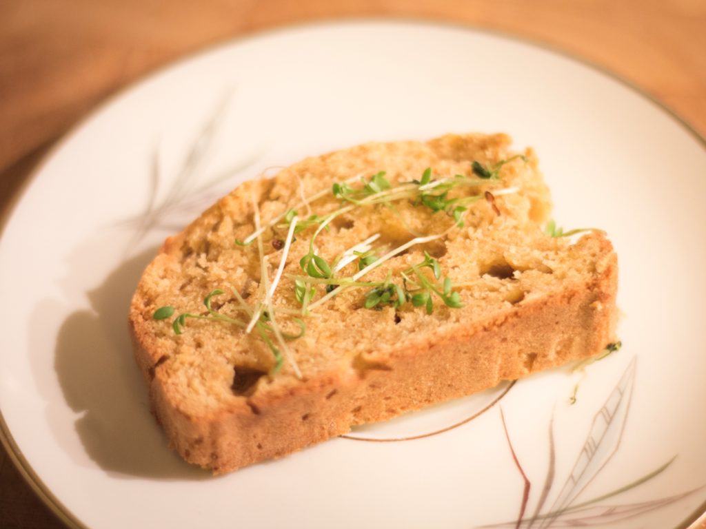 Brot backen ohne Hefe, Weizen und Zucker: Veganes Maisbrot Rezept